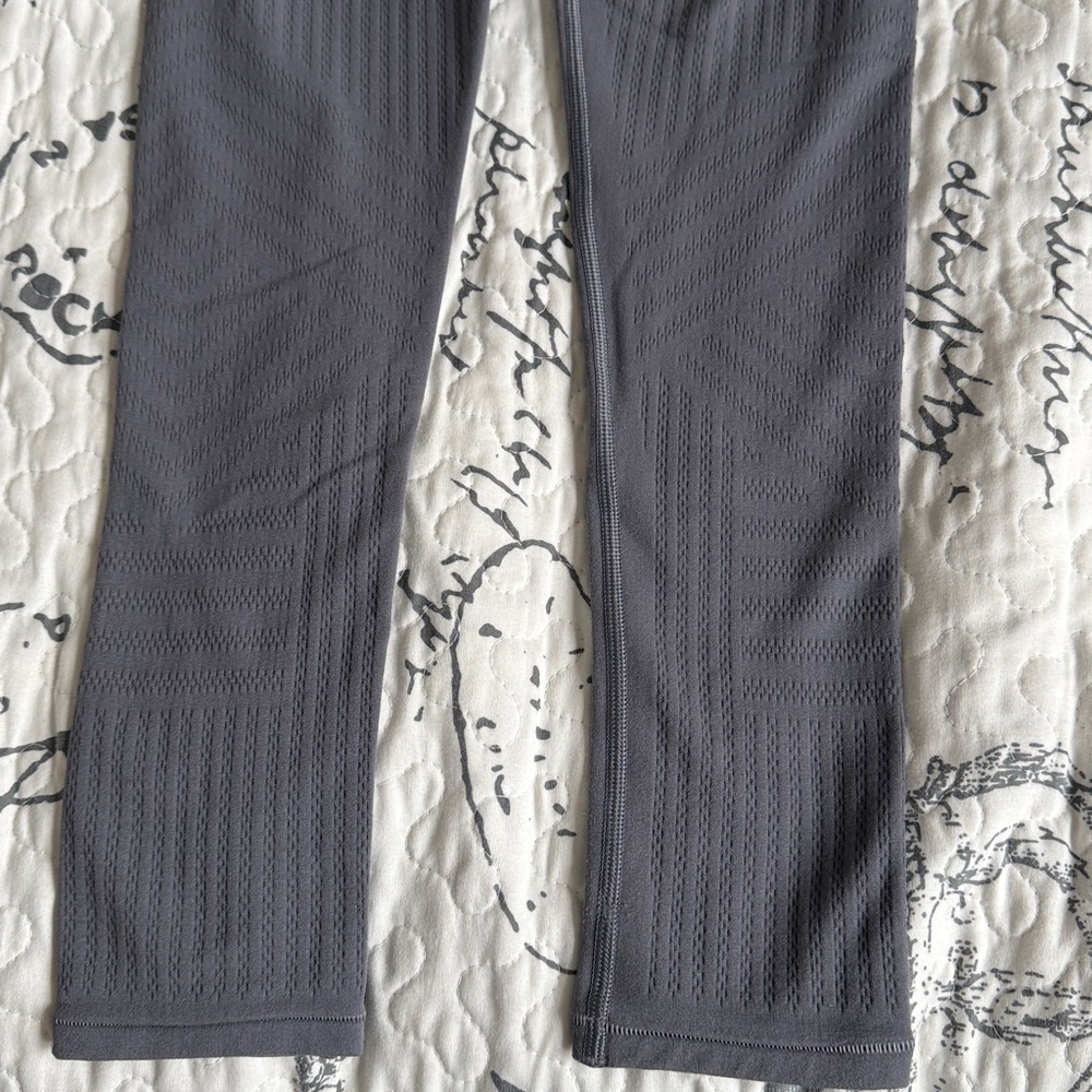 Lululemon Charcoal Leggings - Picture 2 of 4